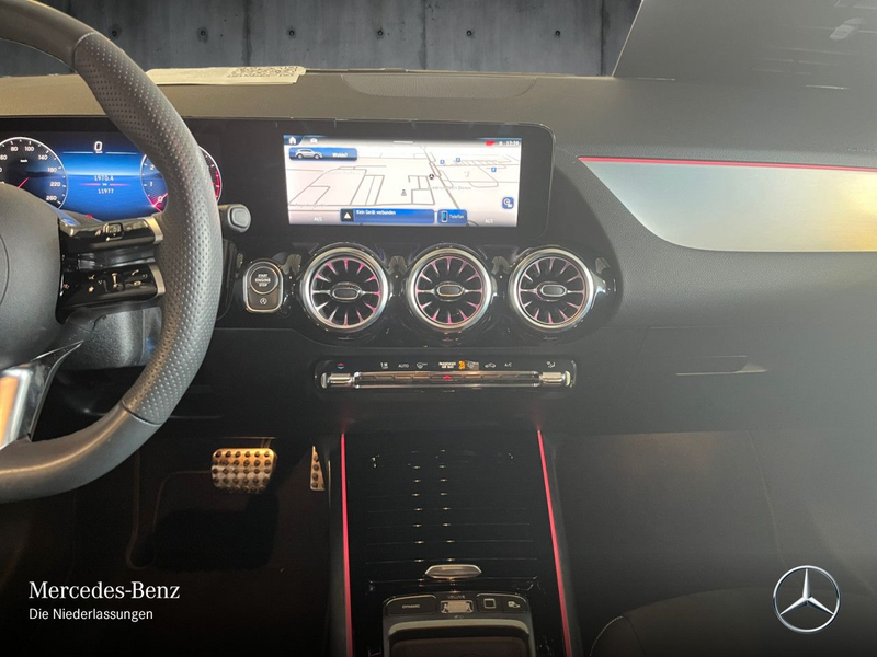 Mercedes-Benz GLA 180 AMG+NIGHT+360°+AHK+MULTIBEAM+TOTW+KEYLESS — photo 15