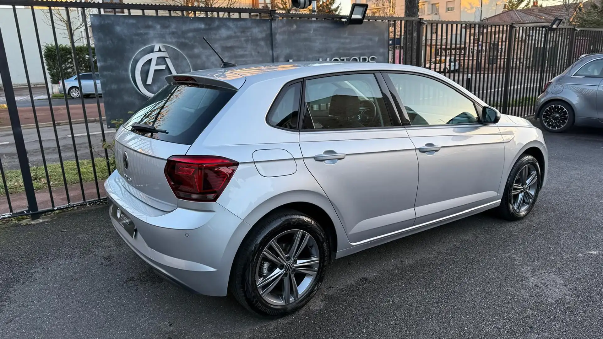 Volkswagen Polo Carat DSG Grau - 2