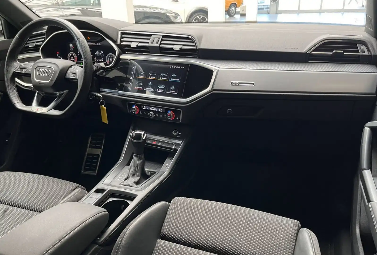 Audi Q3 Sportback 35 1.5 tfsi S line Grijs - 1