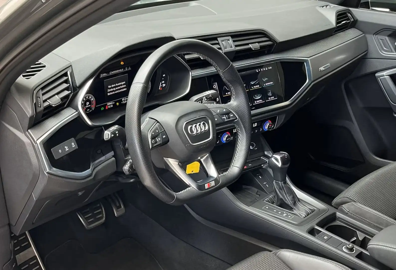 Audi Q3 Sportback 35 1.5 tfsi S line Grijs - 2