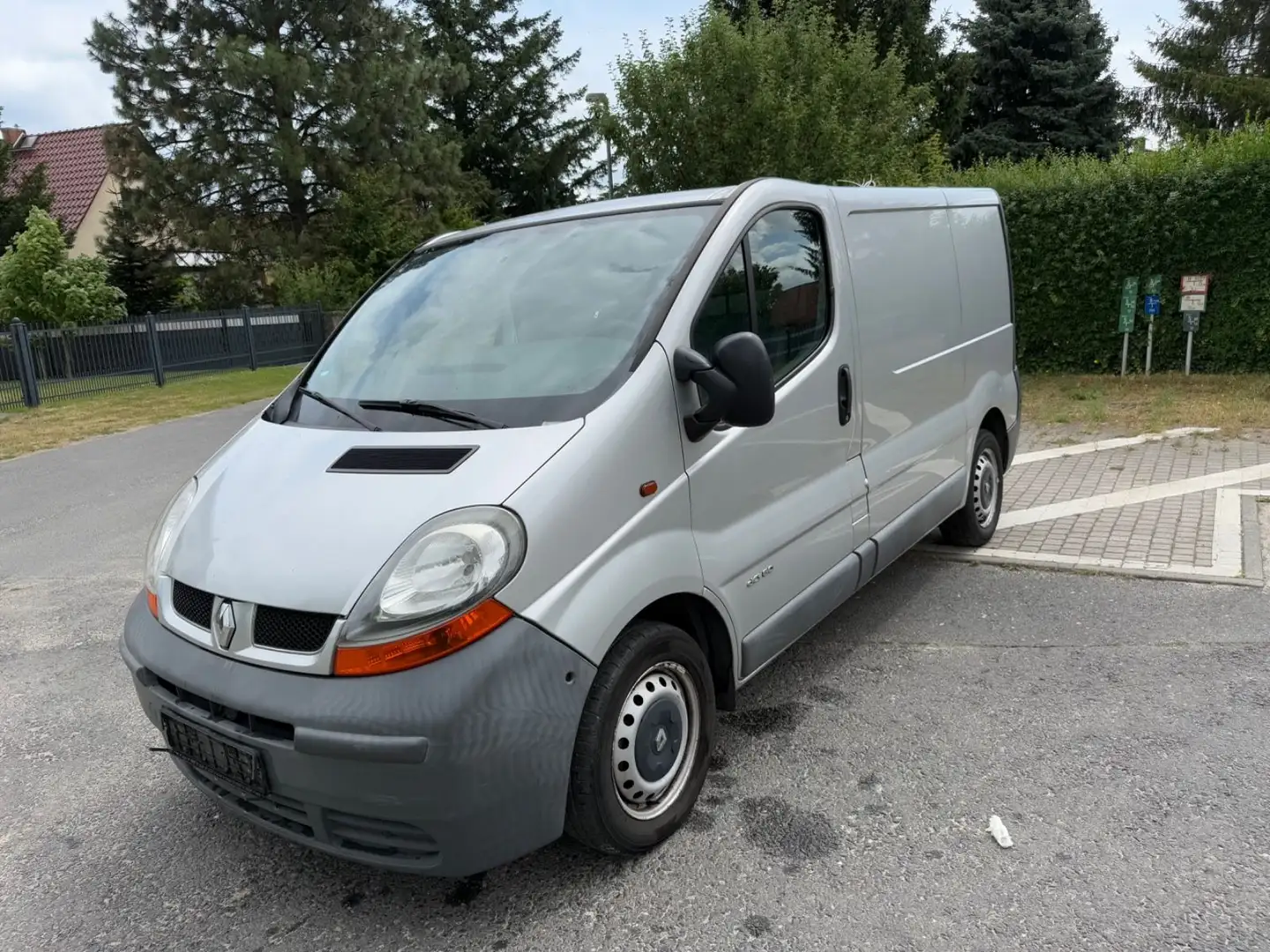 Renault Trafic Kasten L1H1 2,7t/ TÜV neu ! Grijs - 1