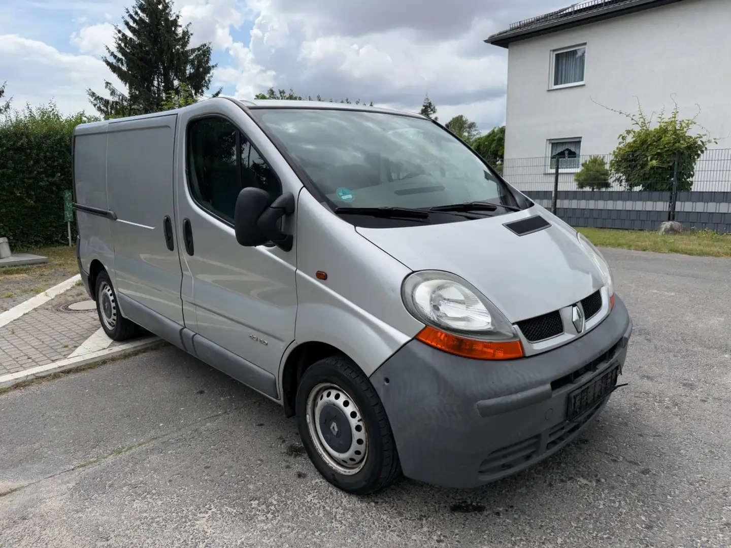 Renault Trafic Kasten L1H1 2,7t/ TÜV neu ! Grijs - 2