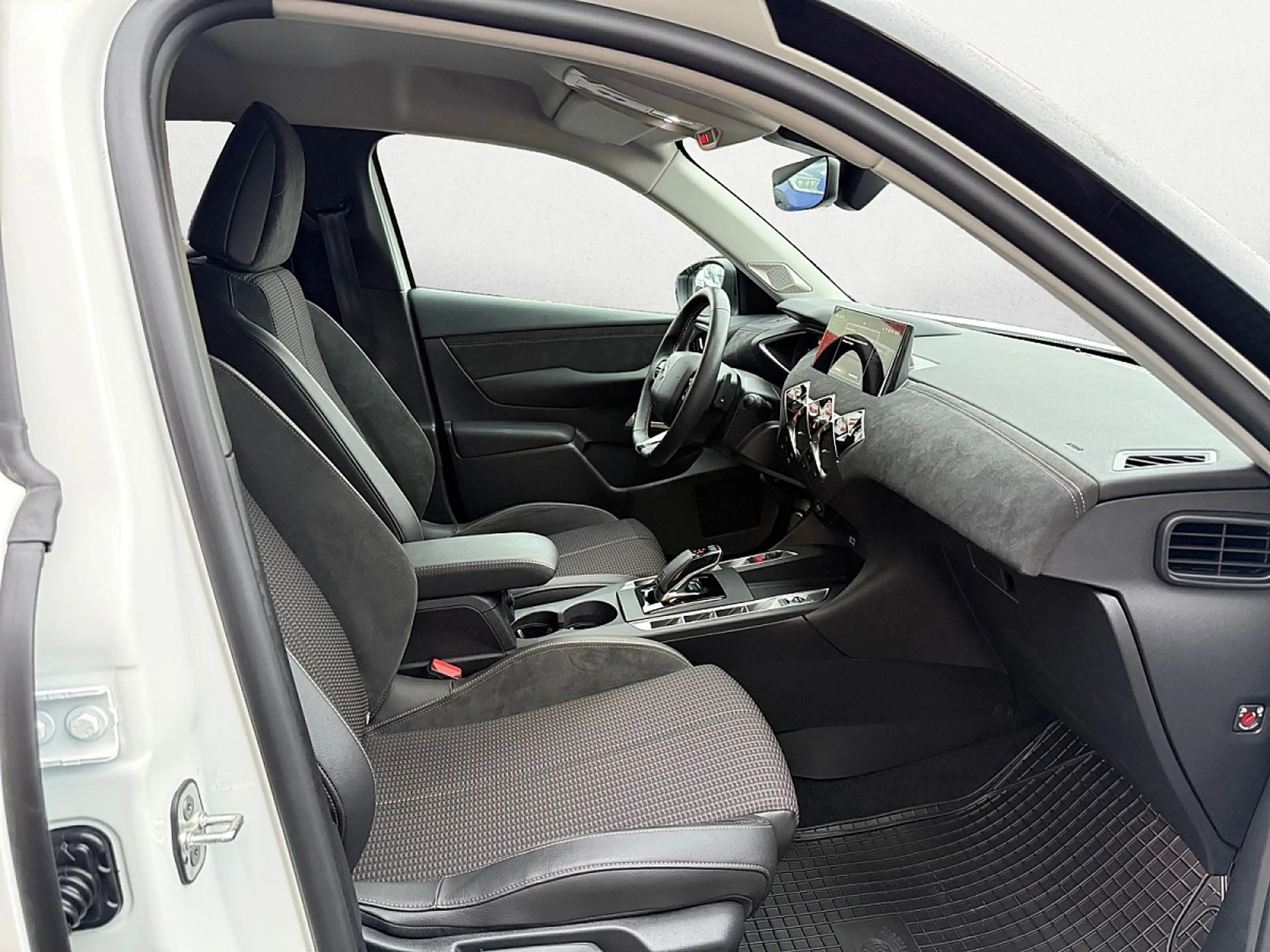 DS Automobiles DS 3 PT 130 Performance Line Aut. | LED | MirrorLink... — photo 14