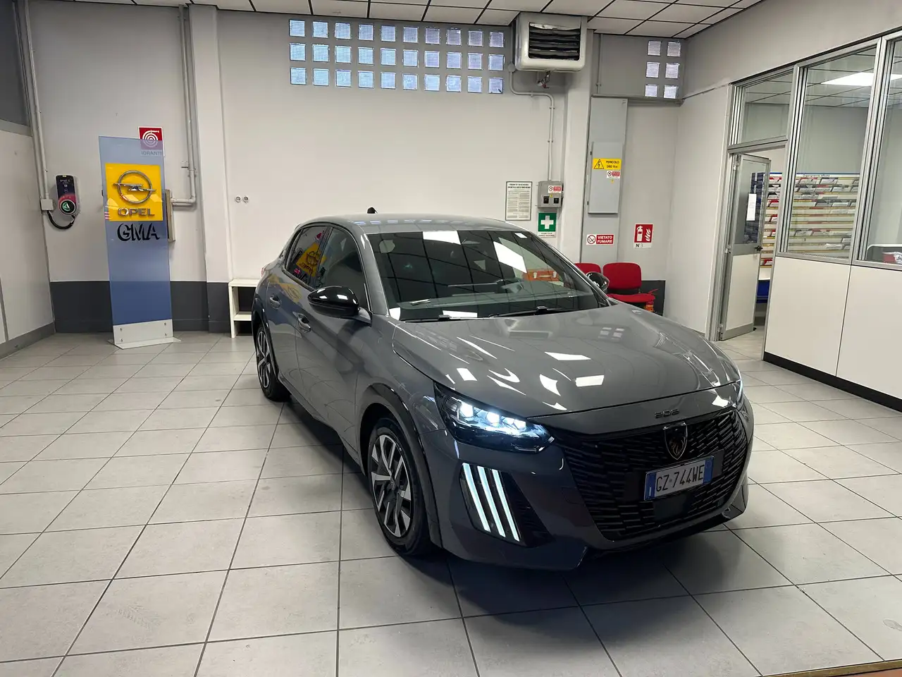 Peugeot 208