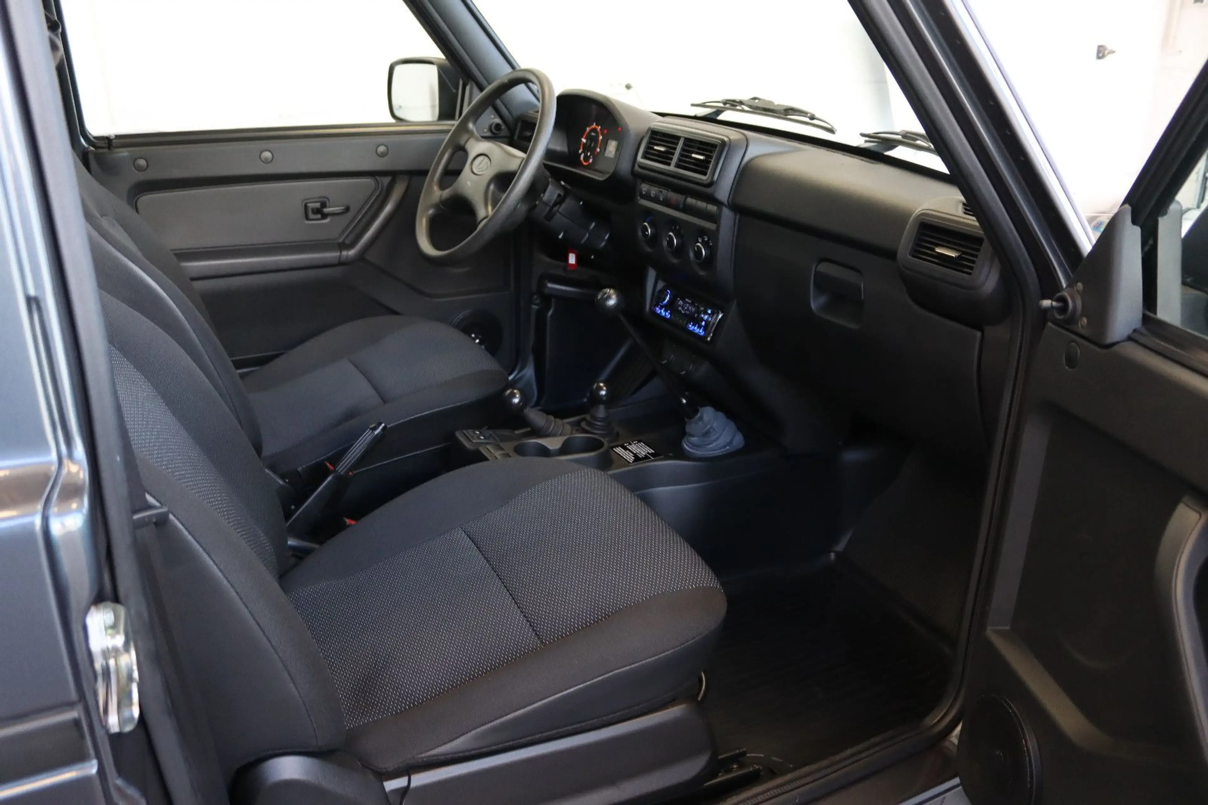 Lada Taiga Niva Legend 4x4 *AHK*el.Fensterheber*Radio — photo 8