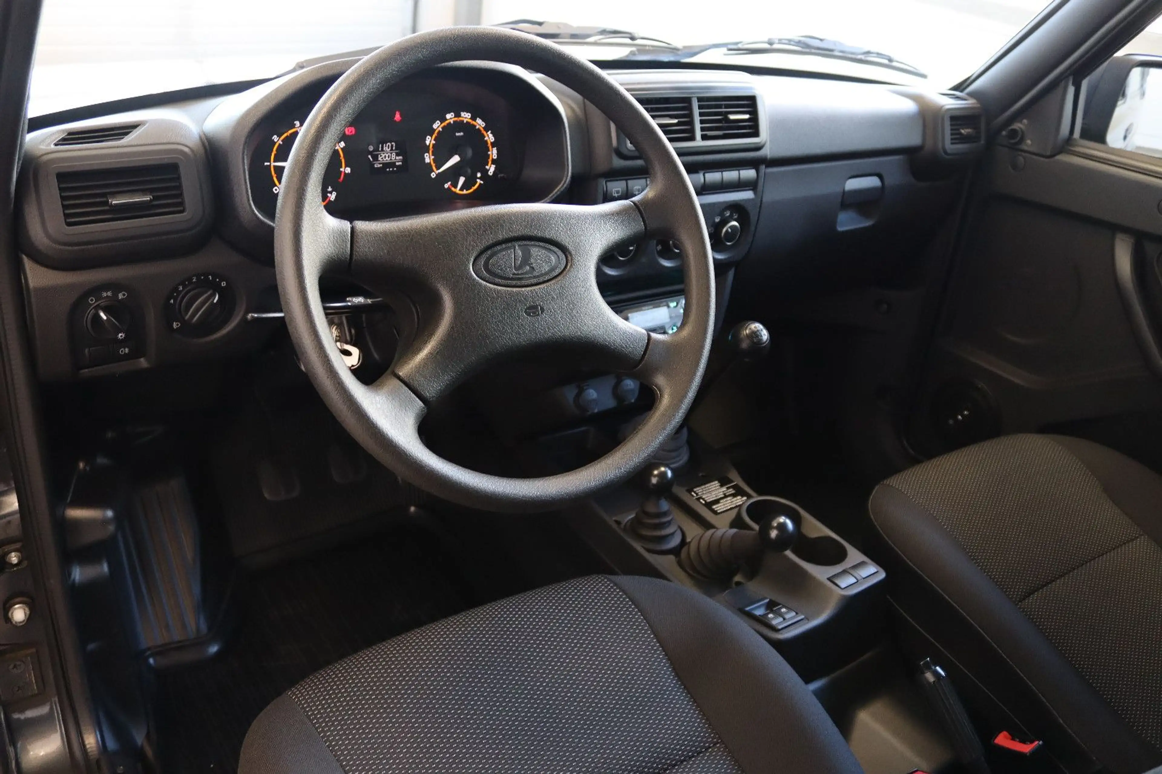 Lada Taiga Niva Legend 4x4 *AHK*el.Fensterheber*Radio — photo 12