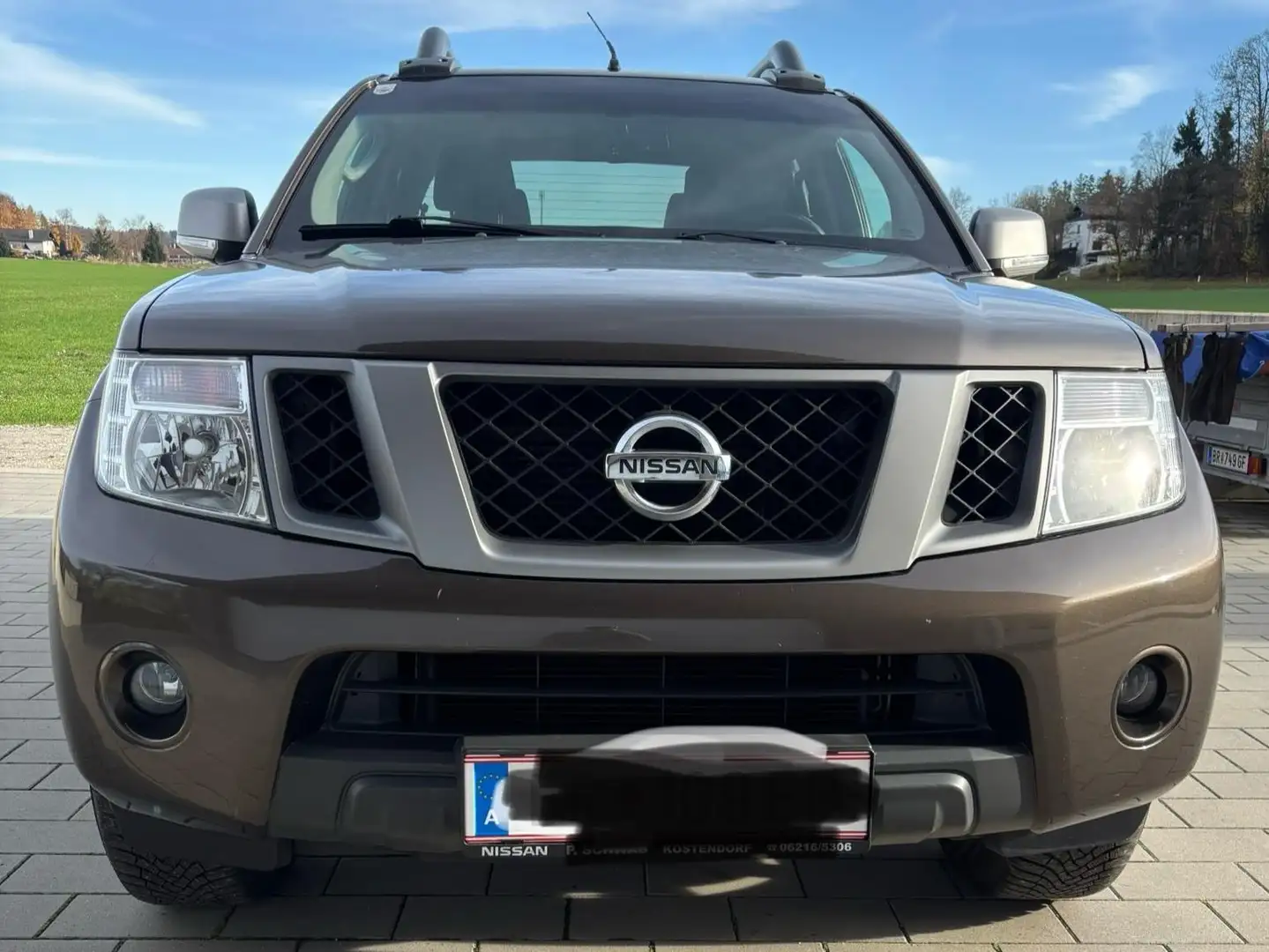 Nissan Navara Navara D40 2,5l 144PS Braun - 2
