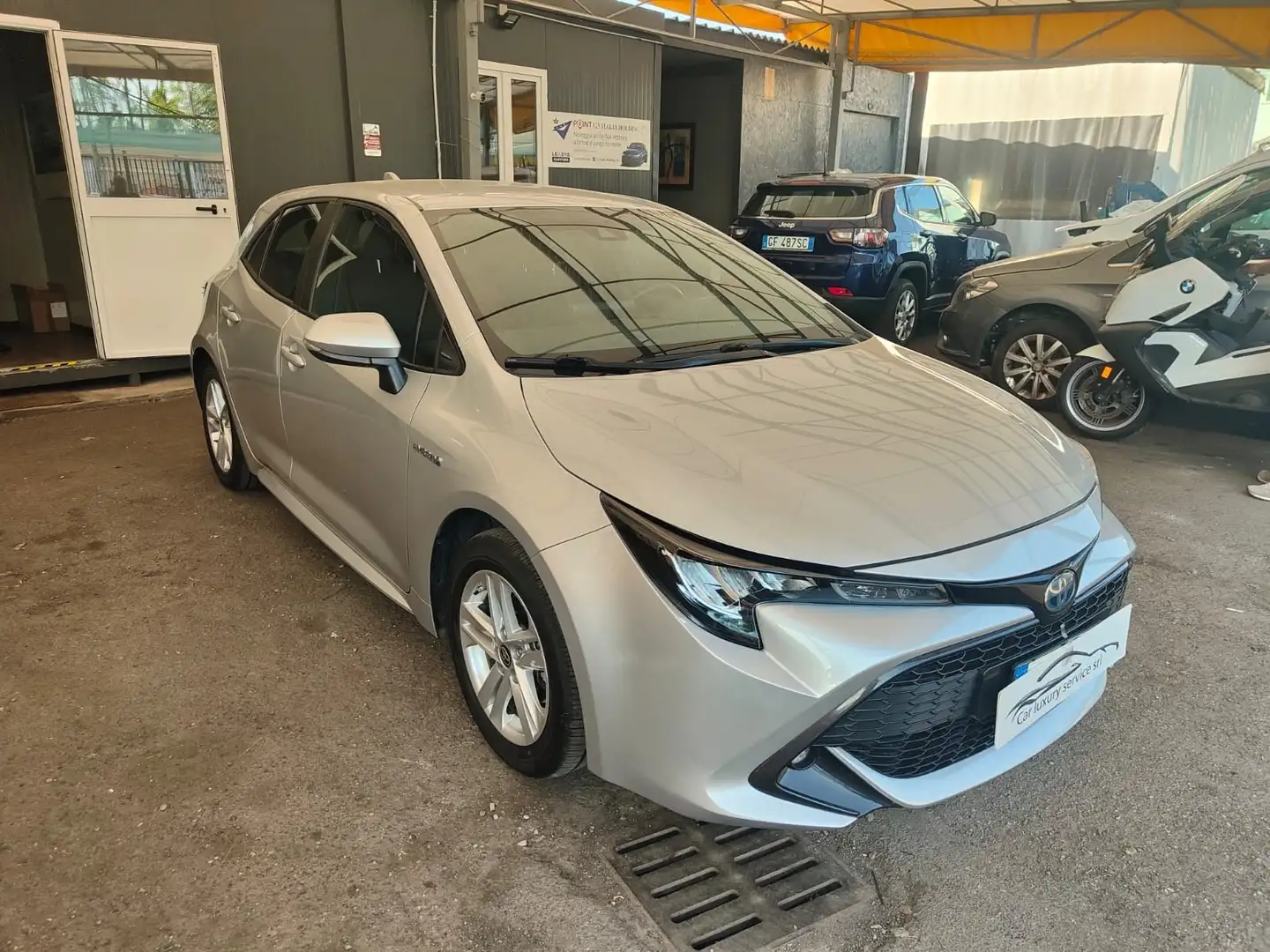Toyota Corolla Corolla 1.8h Business cvt Zilver - 1