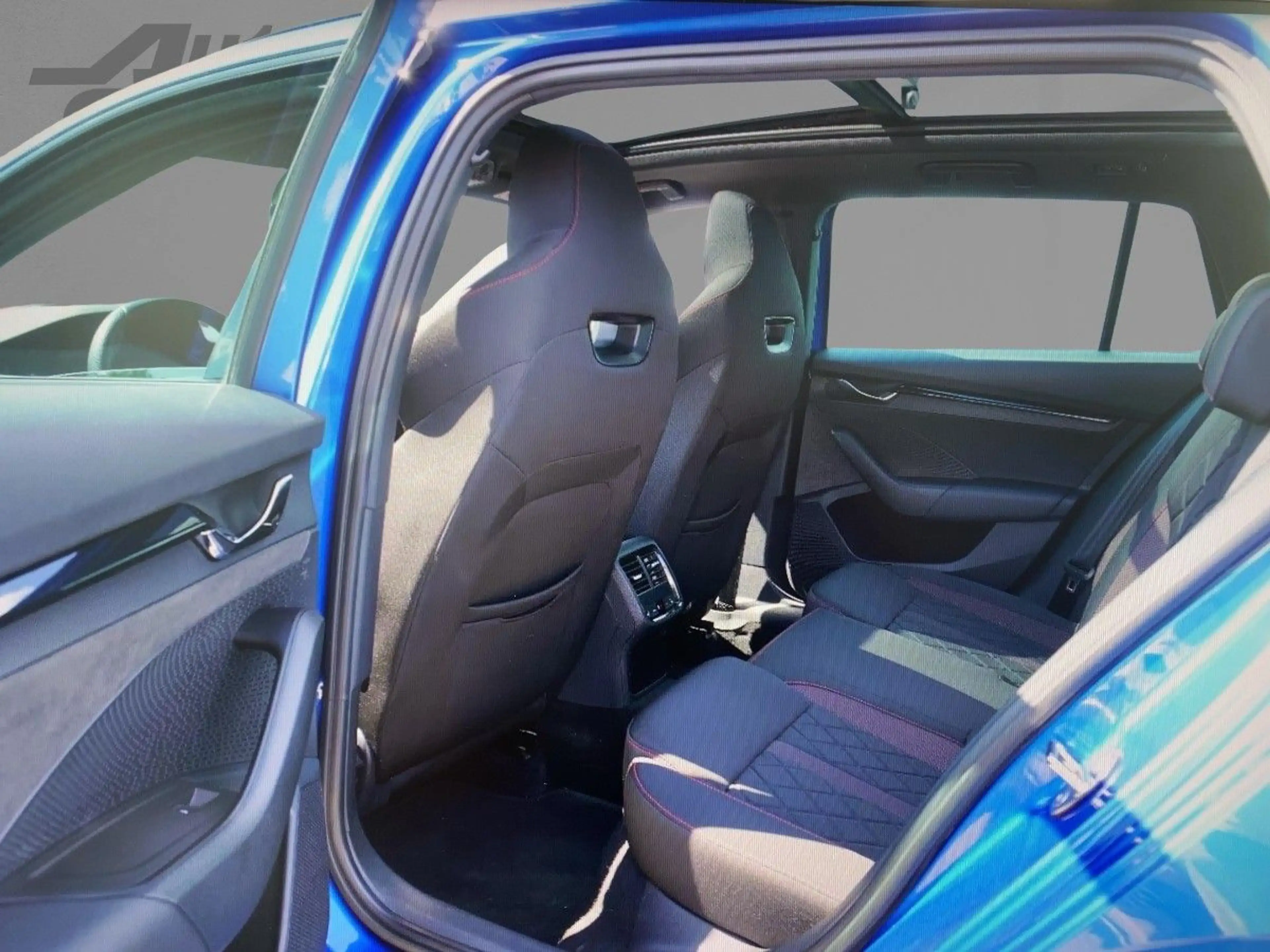 Skoda Octavia Combi 2.0 TDI RS Head Up Panorama RS — photo 10