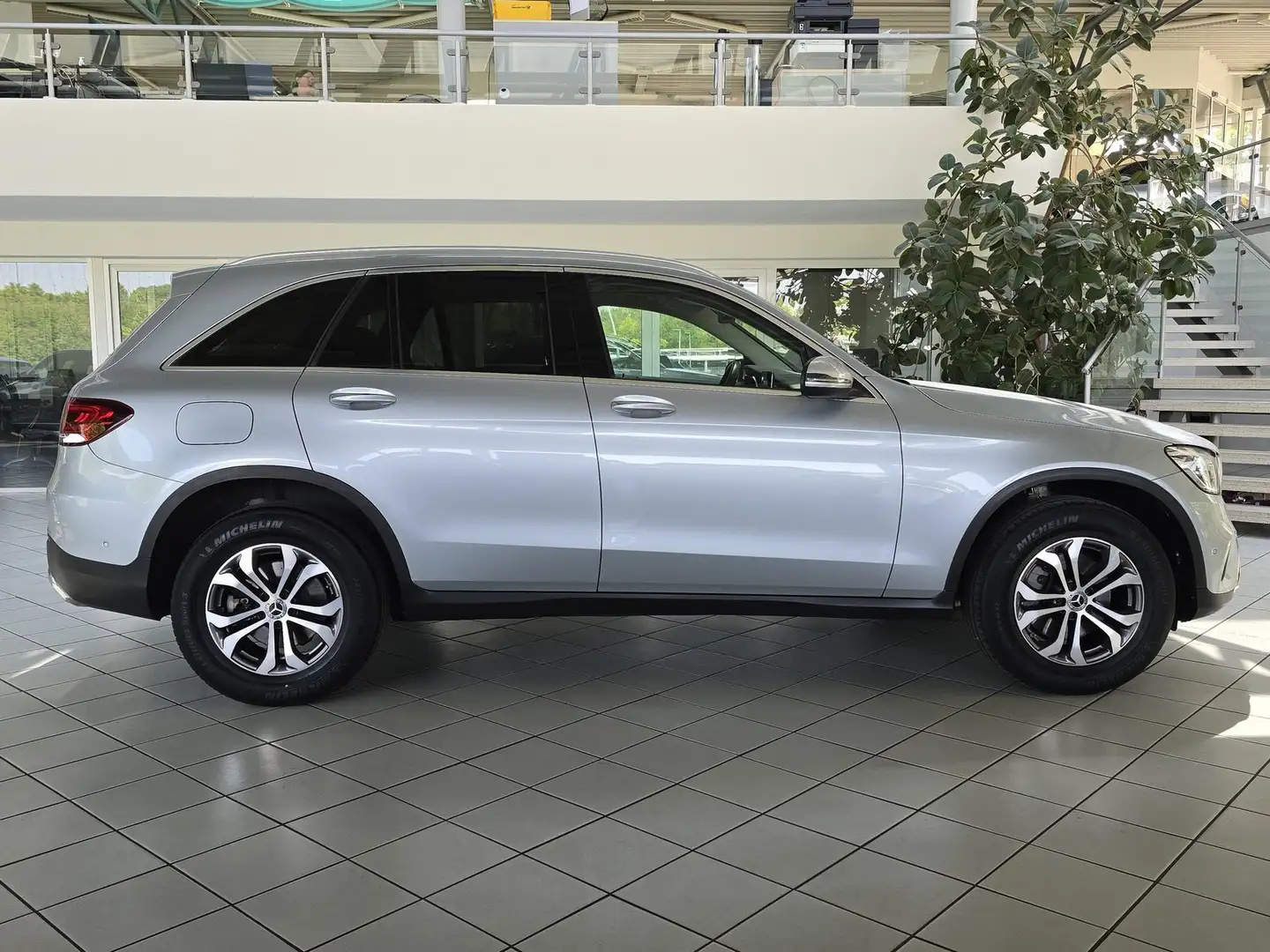 Mercedes-Benz GLC 220 d 4M DISTRONIC++STANDHEIZUNG+LED+KAMERA++ Silber - 2