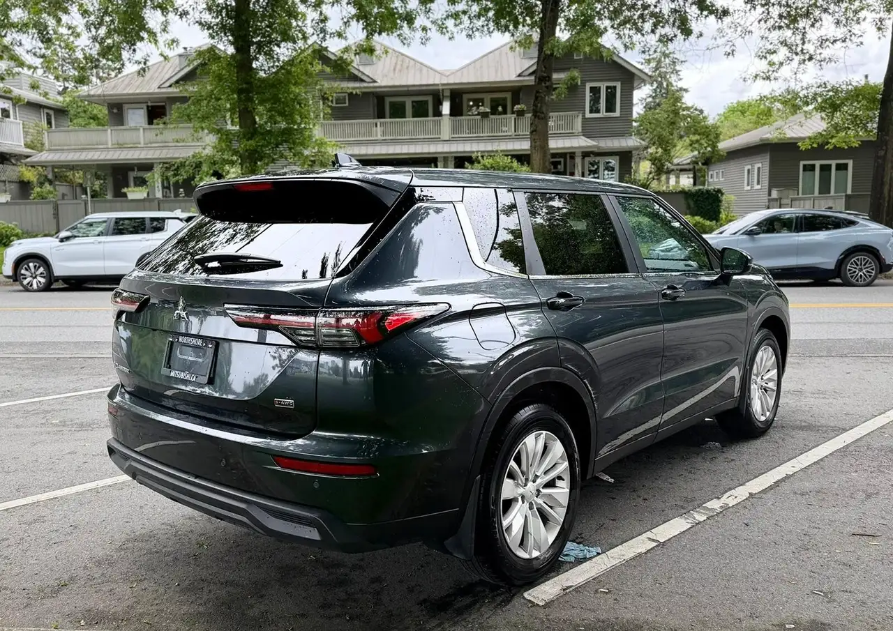 Mitsubishi Outlander photo Mitsubishi Outlander