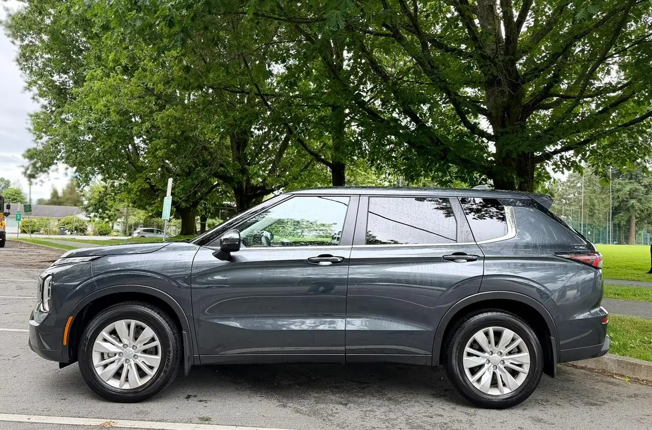Mitsubishi Outlander photo Mitsubishi Outlander