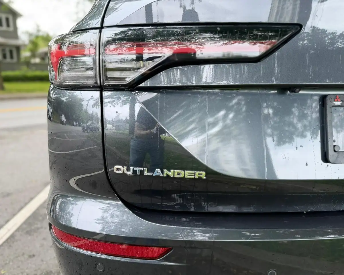 Mitsubishi Outlander photo Mitsubishi Outlander