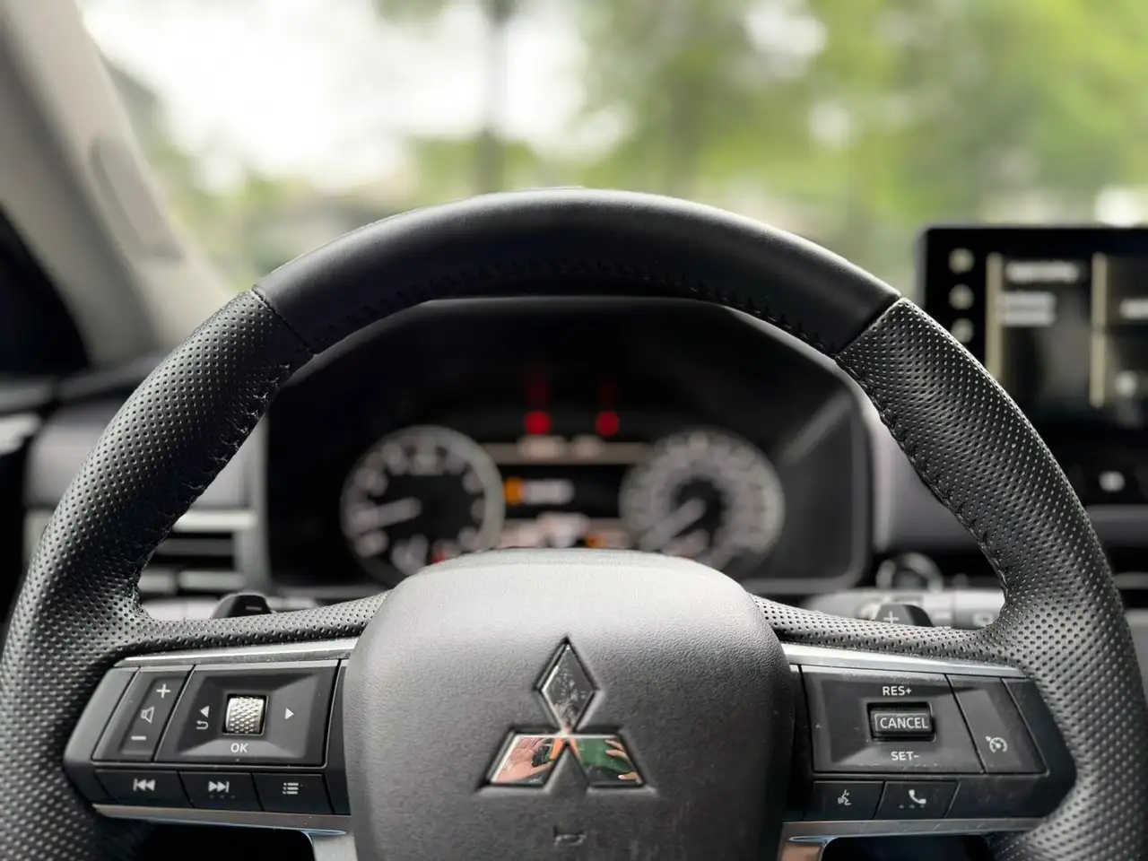 Mitsubishi Outlander photo Mitsubishi Outlander