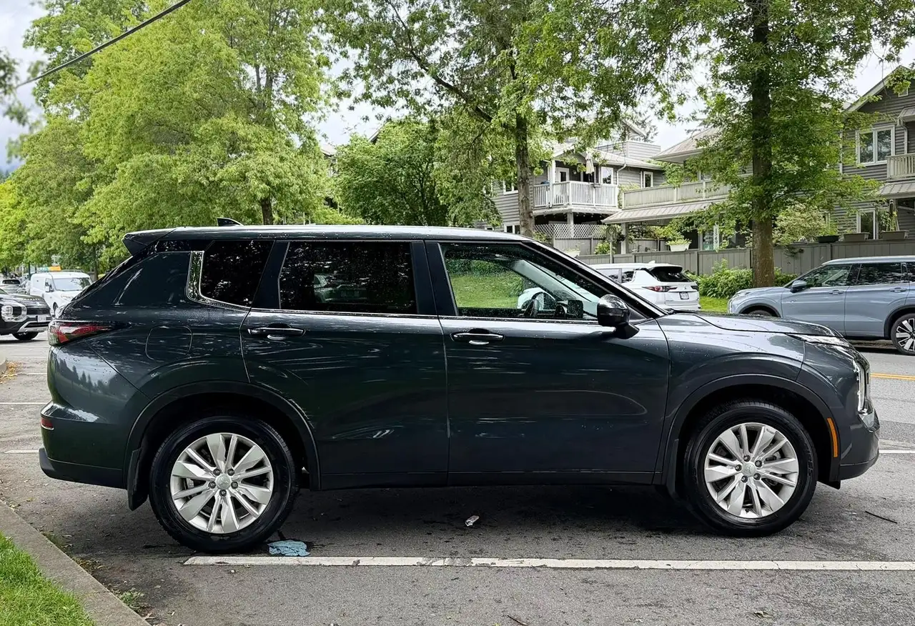 Mitsubishi Outlander photo Mitsubishi Outlander