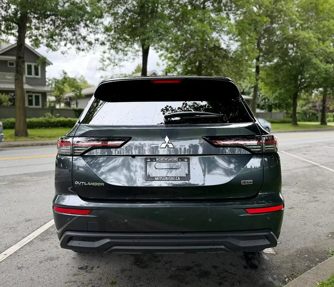 Mitsubishi Outlander photo Mitsubishi Outlander