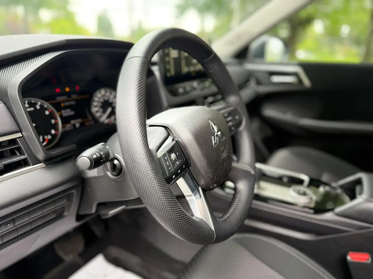 Mitsubishi Outlander photo Mitsubishi Outlander