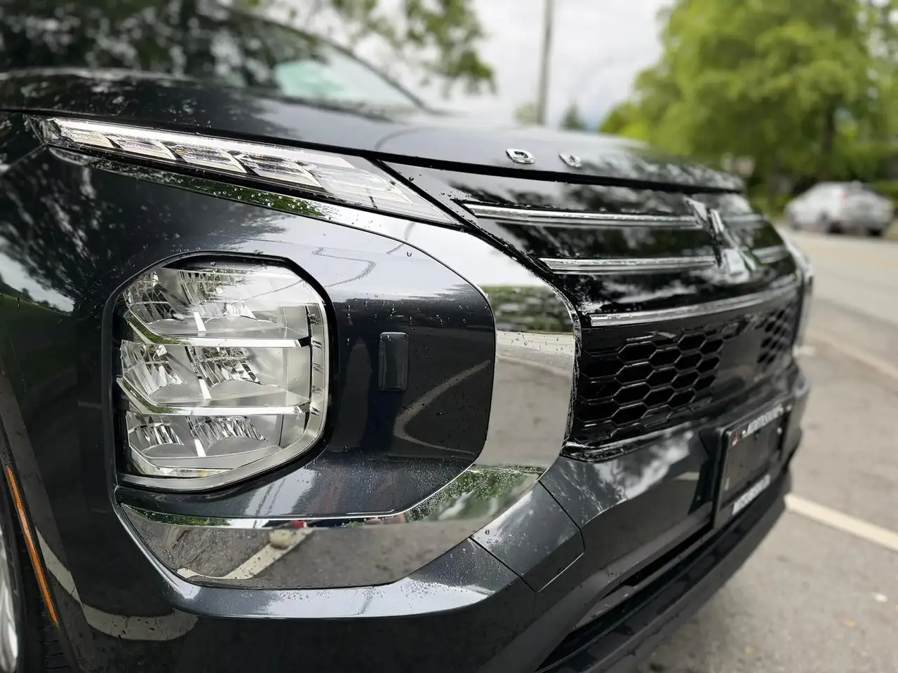 Mitsubishi Outlander photo Mitsubishi Outlander