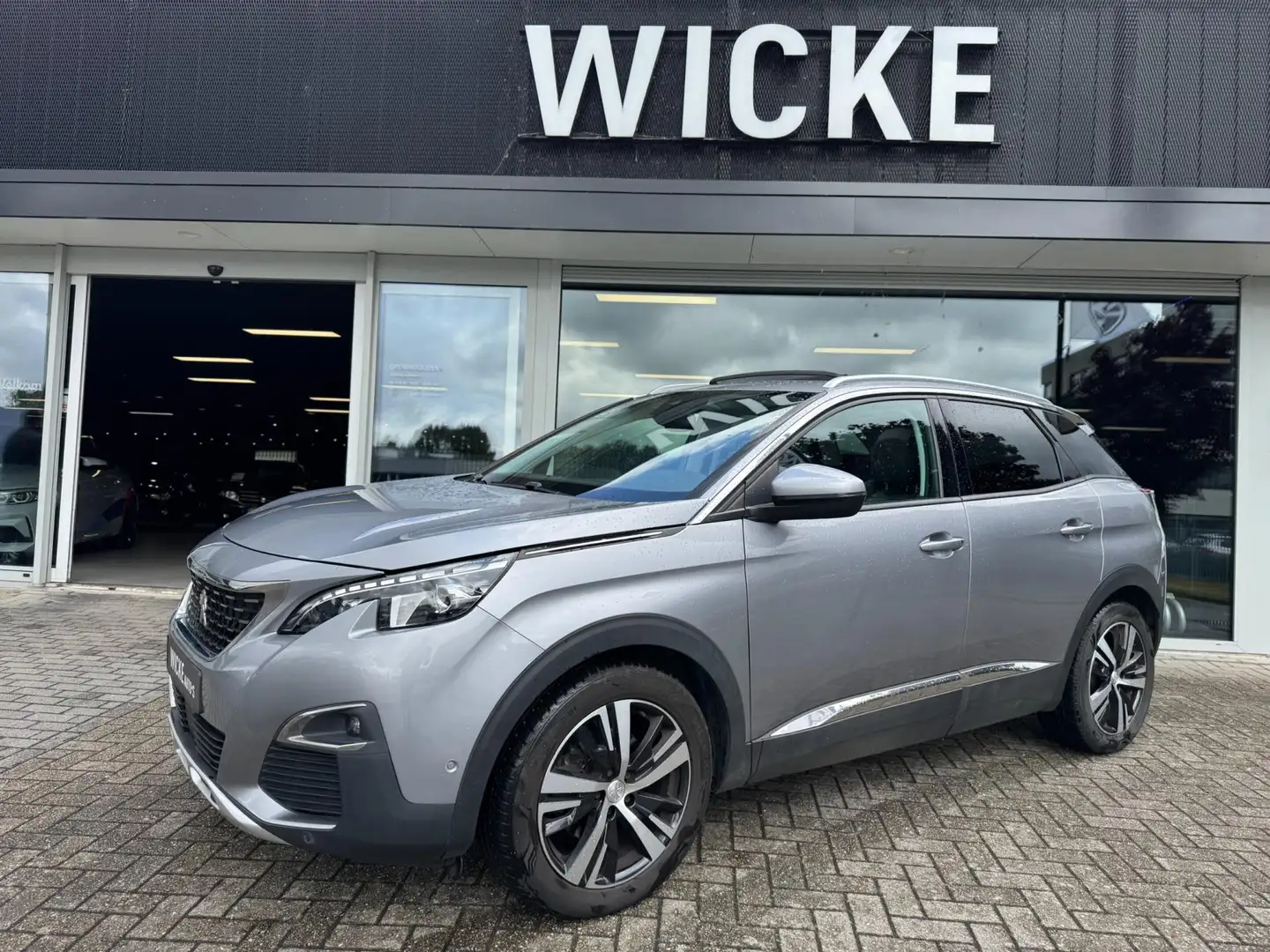 Peugeot 3008 1.2 PureTech Automaat Panorama 360 Camera Massage Grijs - 1