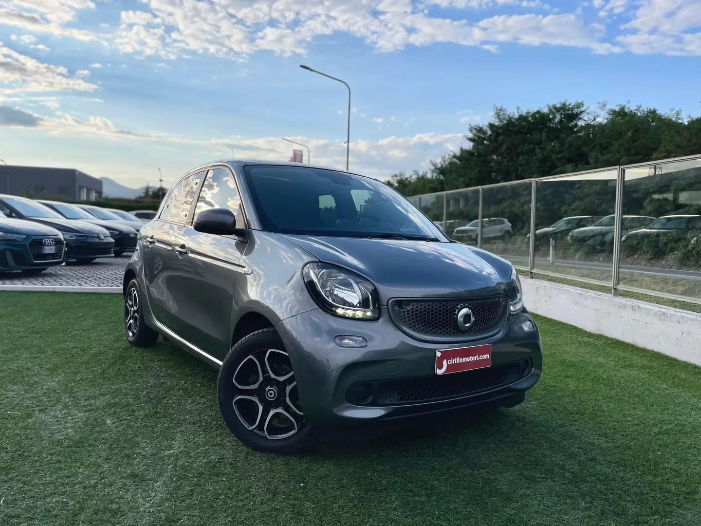 smart forFour Forfour 0.9 t Prime 90cv twinamic my18 Gris - 1