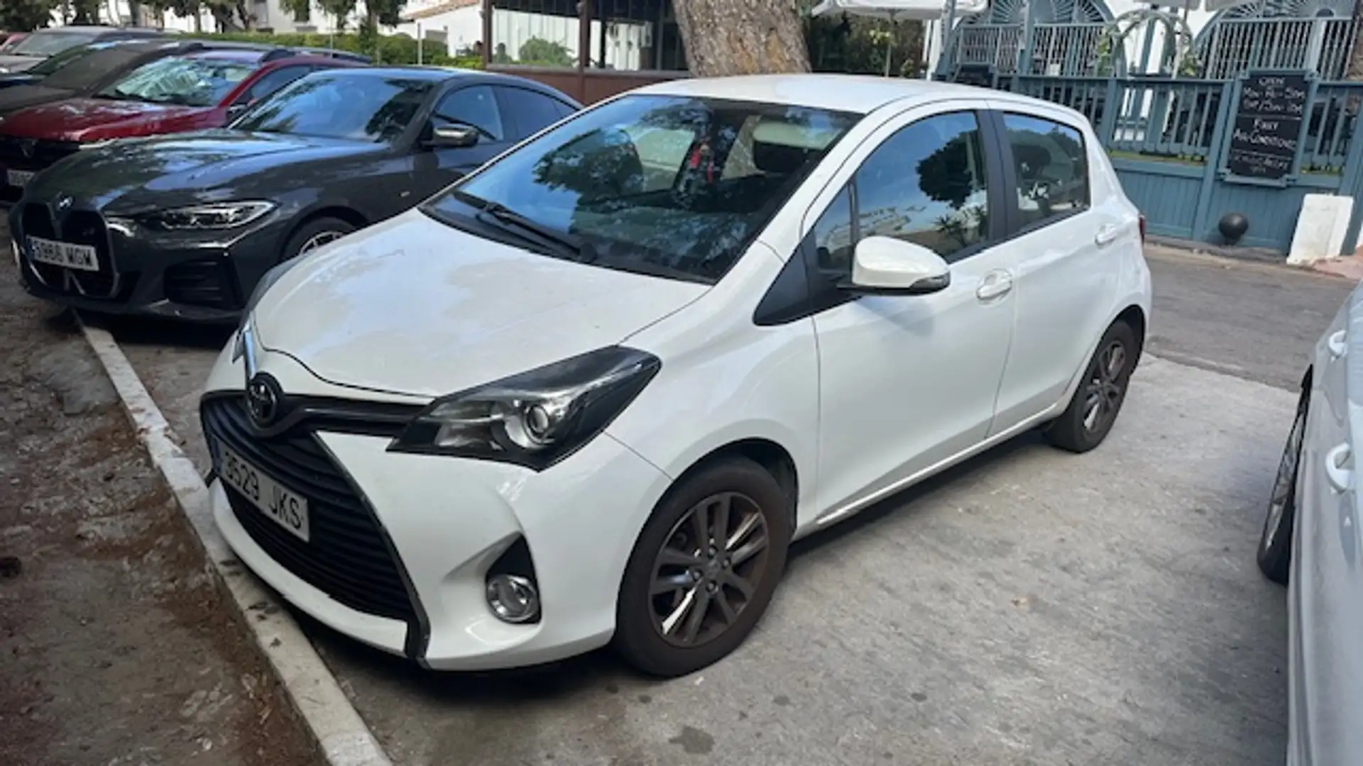 Toyota Yaris 1.3 Active Blanc - 1