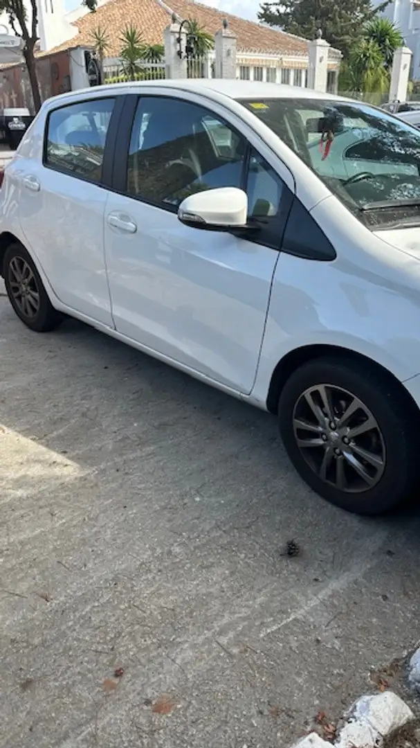 Toyota Yaris 1.3 Active Blanc - 2