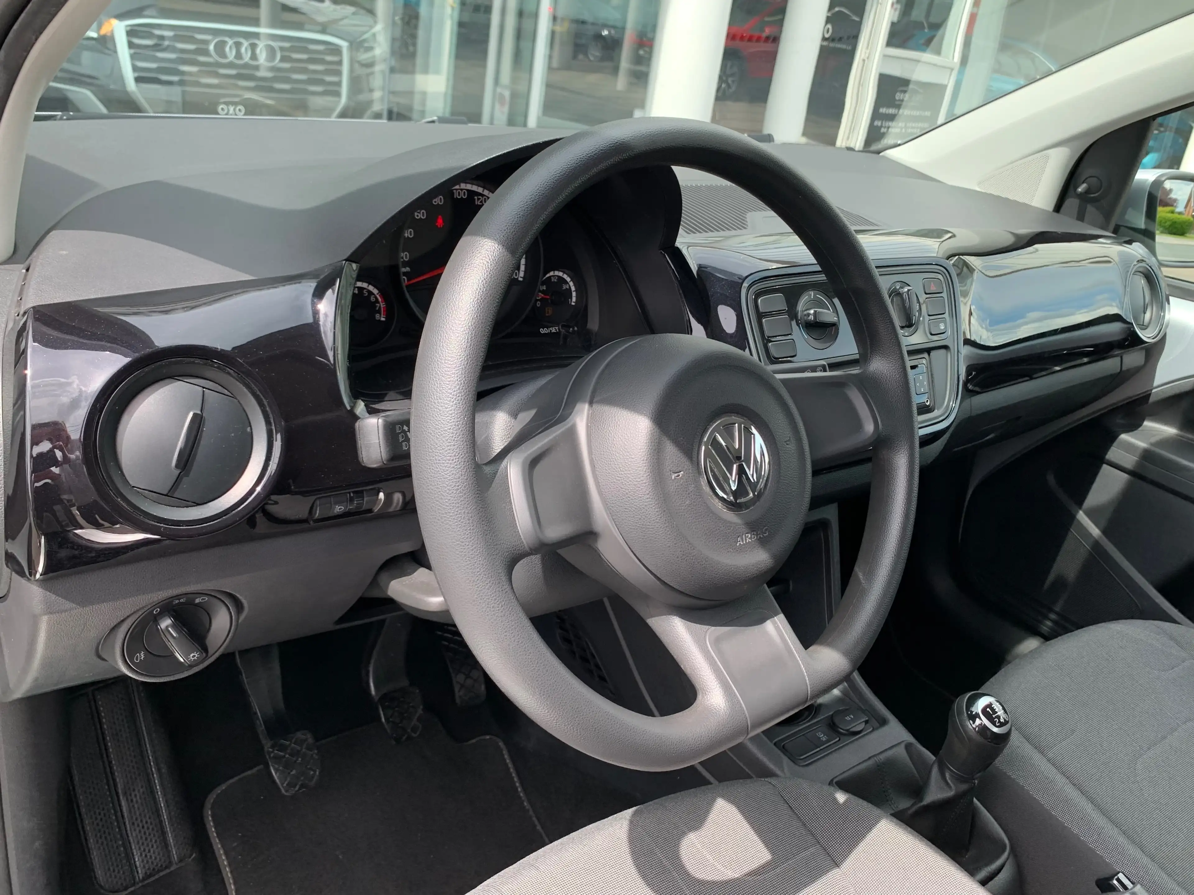 SEAT Mii 1.0i Essence / 5 Portes / Faible Km / Garantie / Prête À Immatriculer — photo 8
