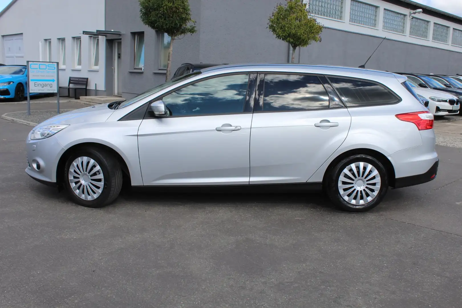Ford Focus Turnier Trend 2.0 TDCi +XENON+NAVI + AHK+ Grau - 1