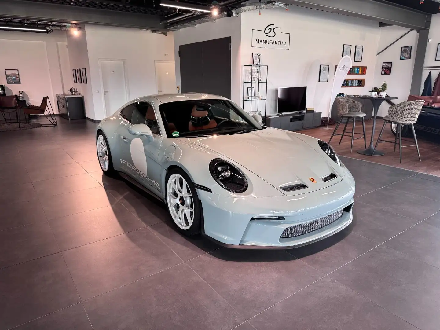 Porsche 992 S/T Shadegreen Heritage Package Stock Zelená - 2