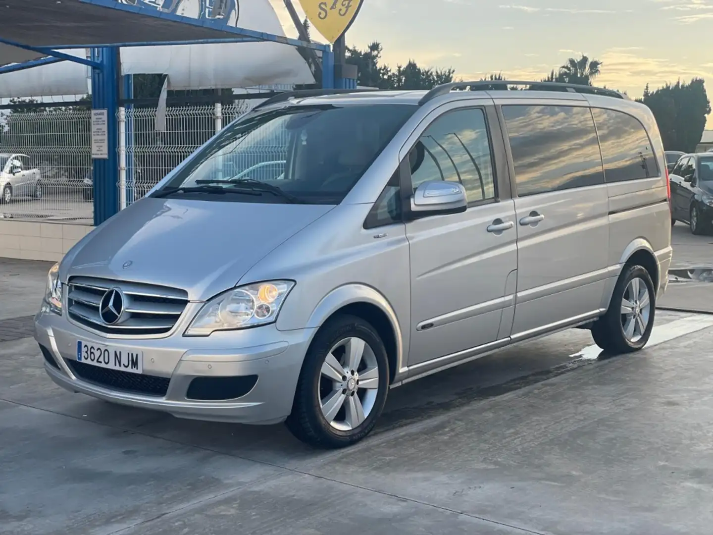Mercedes-Benz Viano 2.2CDI Ambiente Compacto Gris - 1