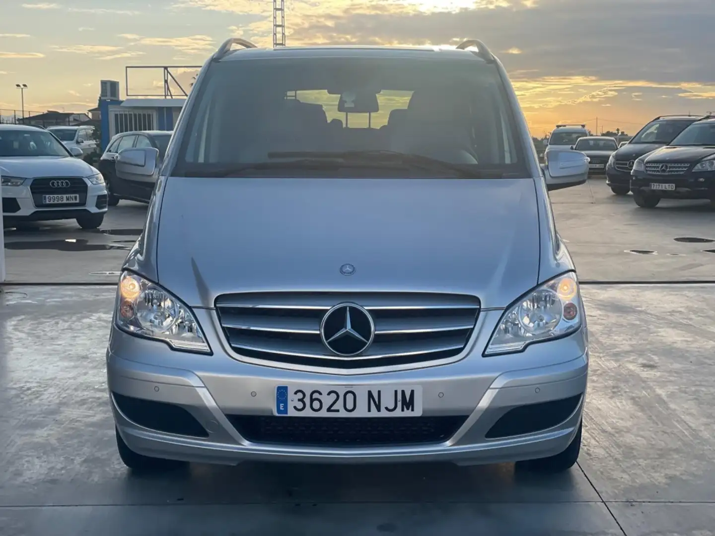 Mercedes-Benz Viano 2.2CDI Ambiente Compacto Gris - 2