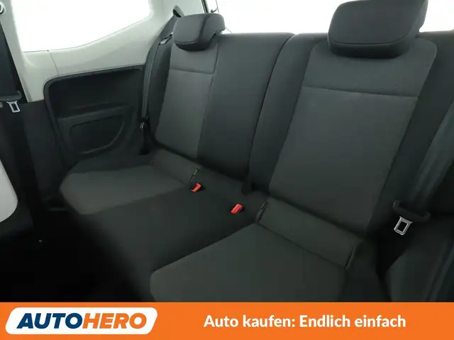 Volkswagen up! view 14