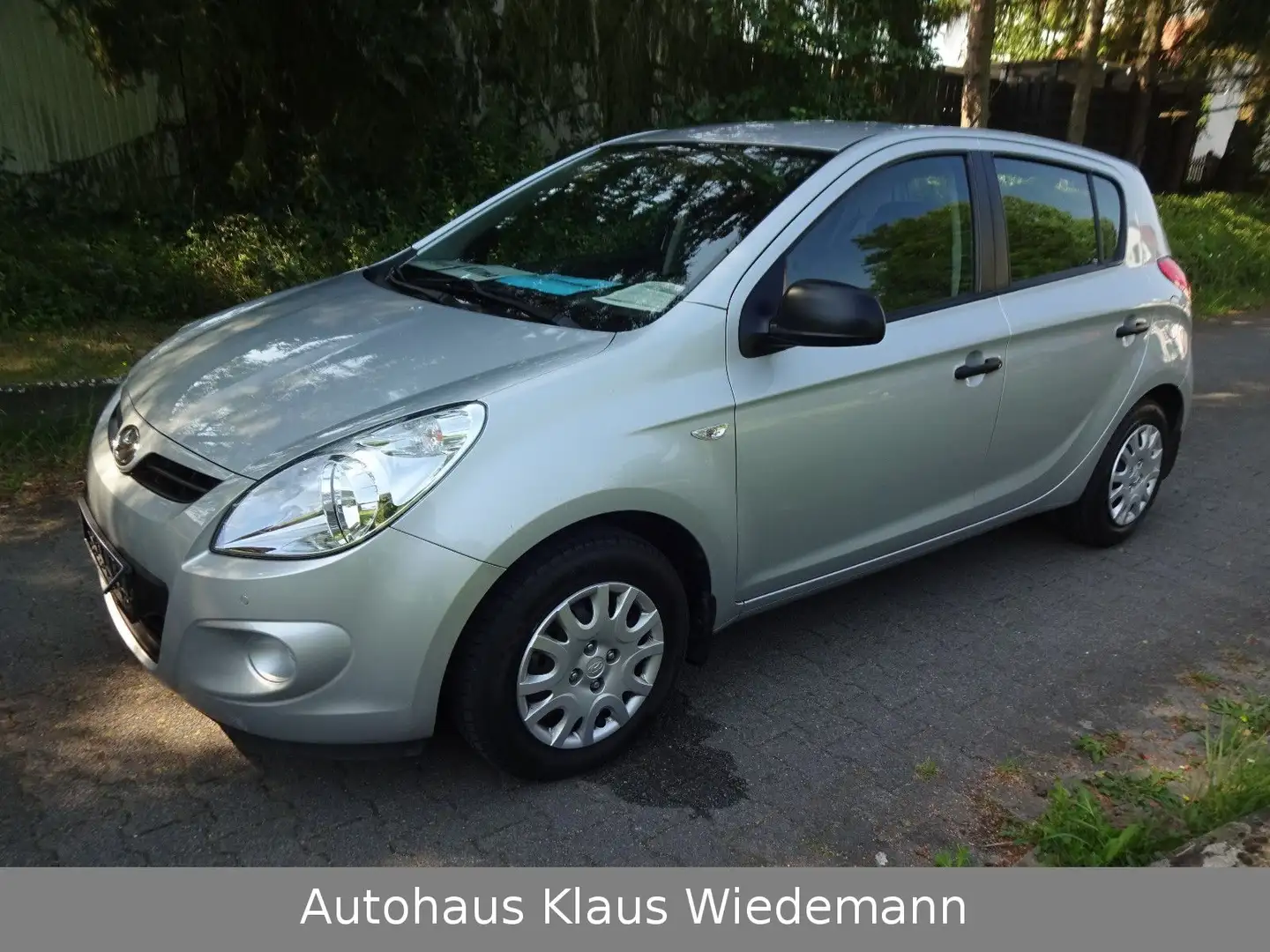 Hyundai i20 1.4 Automatik - 1.Hd./orig. erst 27 TKM Silber - 1