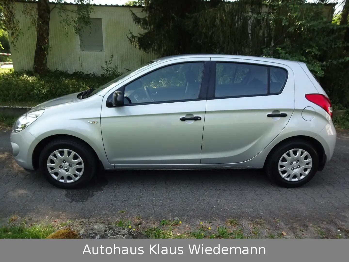 Hyundai i20 1.4 Automatik - 1.Hd./orig. erst 27 TKM Silber - 2