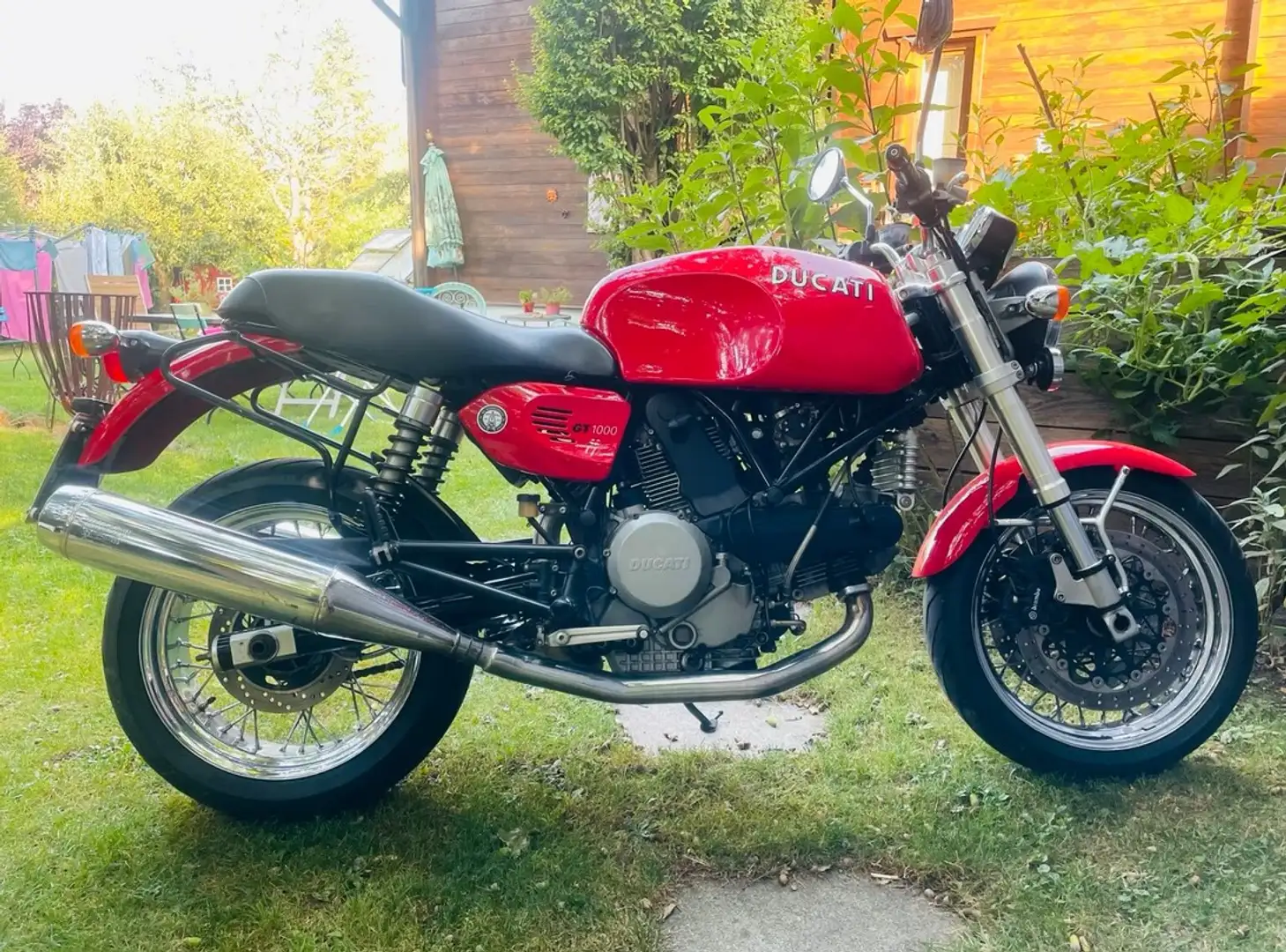 Ducati 1000 GT Rojo - 2
