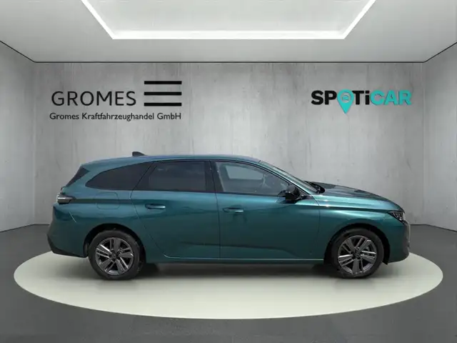 Peugeot 308 SW view 2
