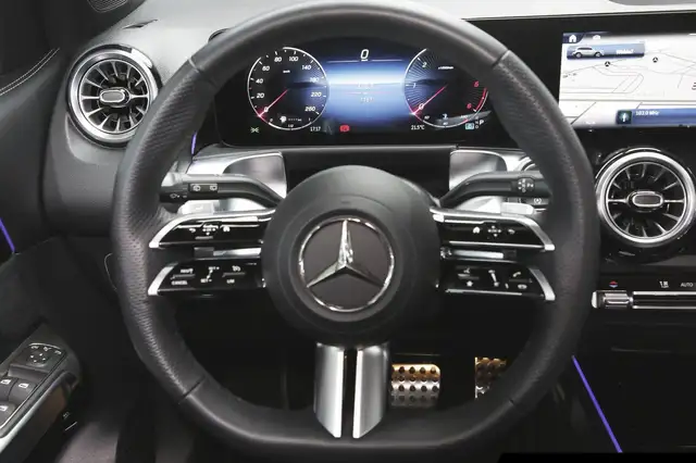 Mercedes-Benz GLB view 13