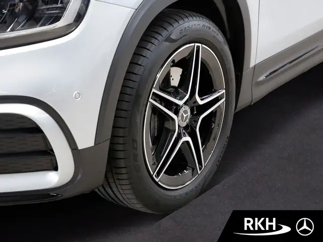 Mercedes-Benz GLB view 5