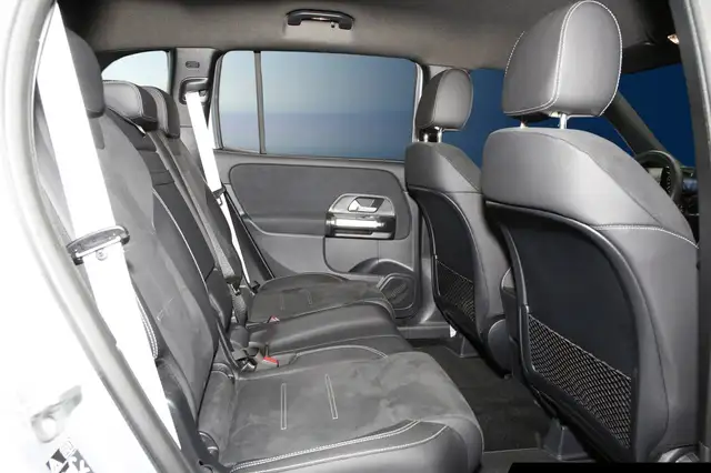 Mercedes-Benz GLB view 9
