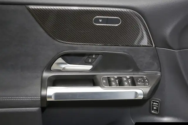 Mercedes-Benz GLB view 14