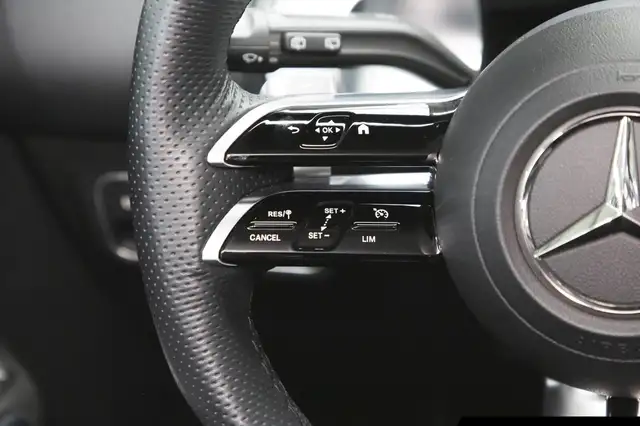 Mercedes-Benz GLB view 16