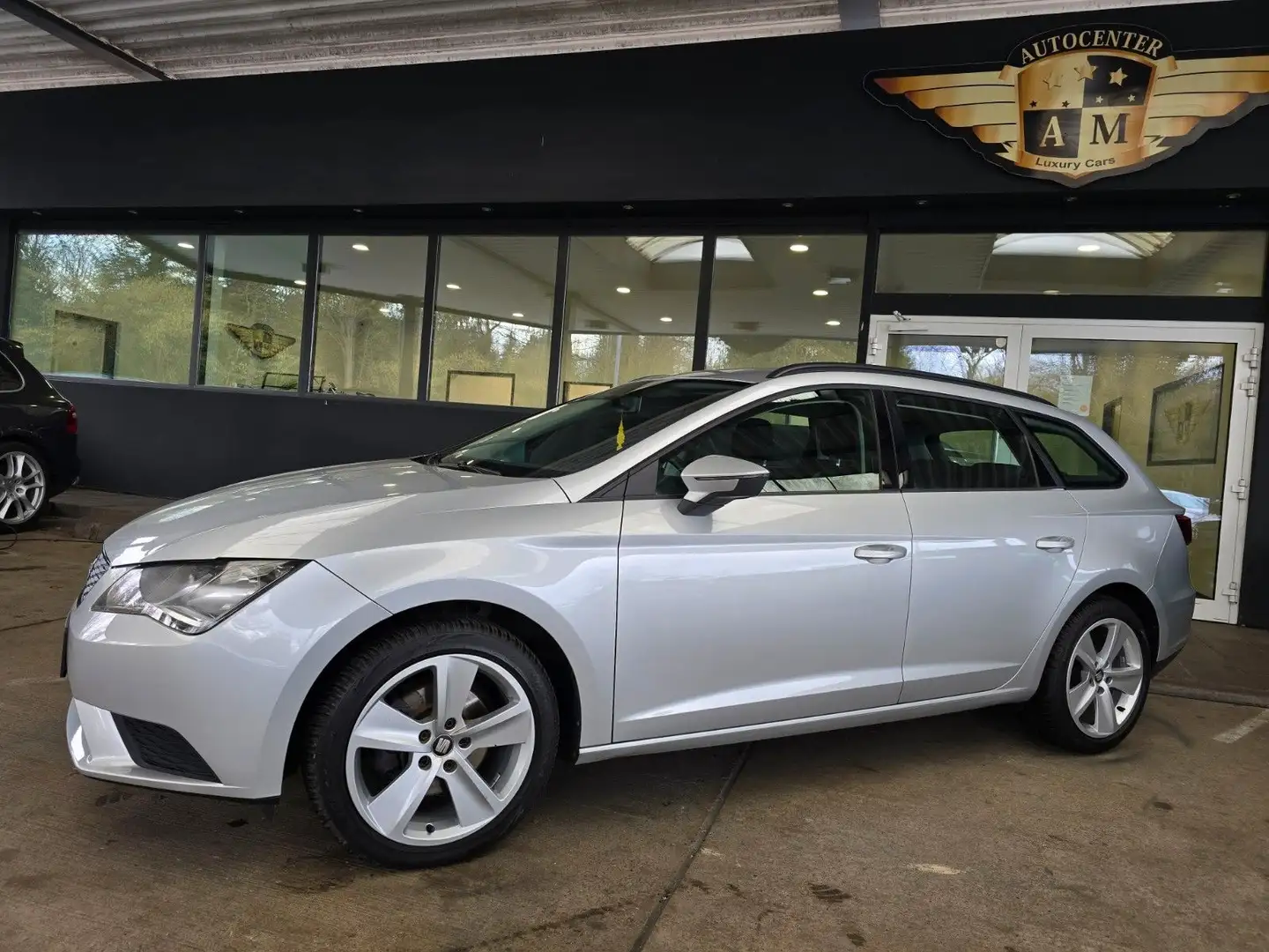 SEAT Leon ST 1.6 TDI Reference PDC/BT/ISOFIX/LM-17" Silber - 2