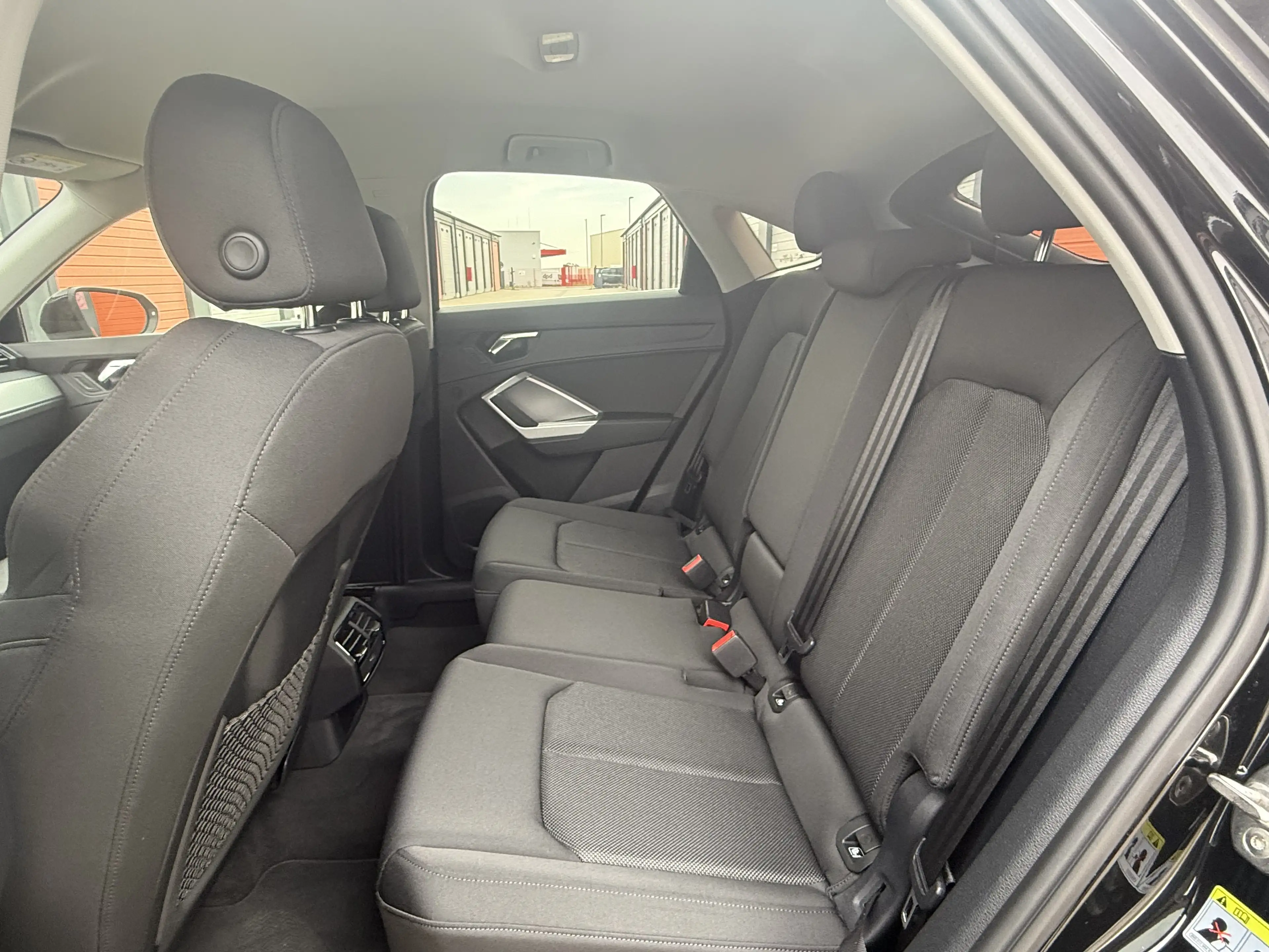 Audi Q3 35 TDI quattro — photo 11