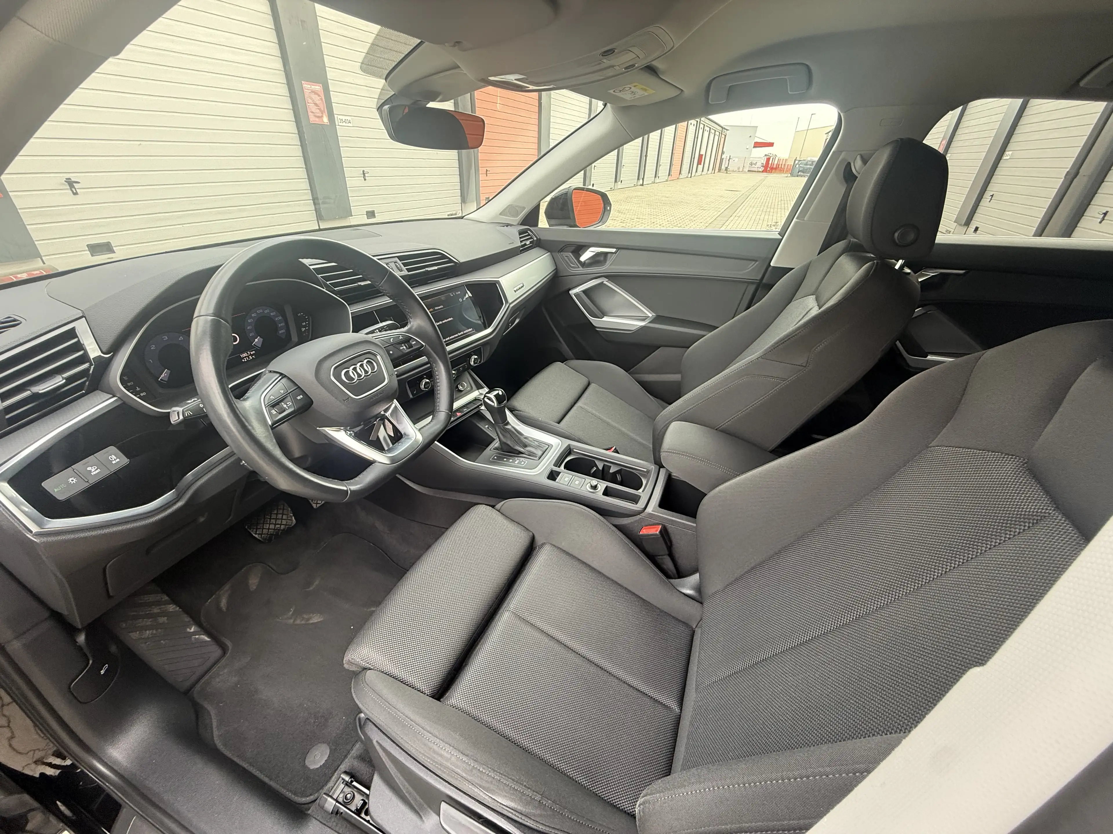 Audi Q3 35 TDI quattro — photo 14