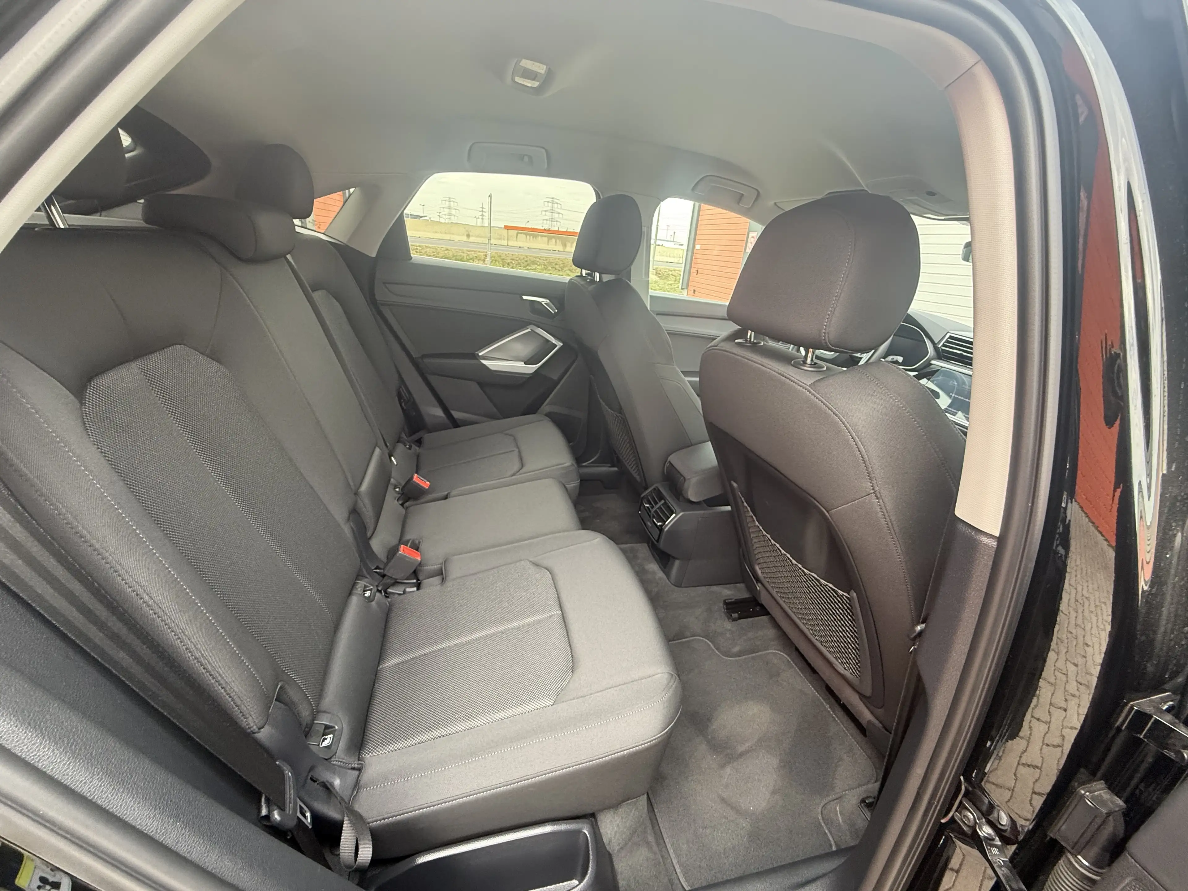 Audi Q3 35 TDI quattro — photo 10