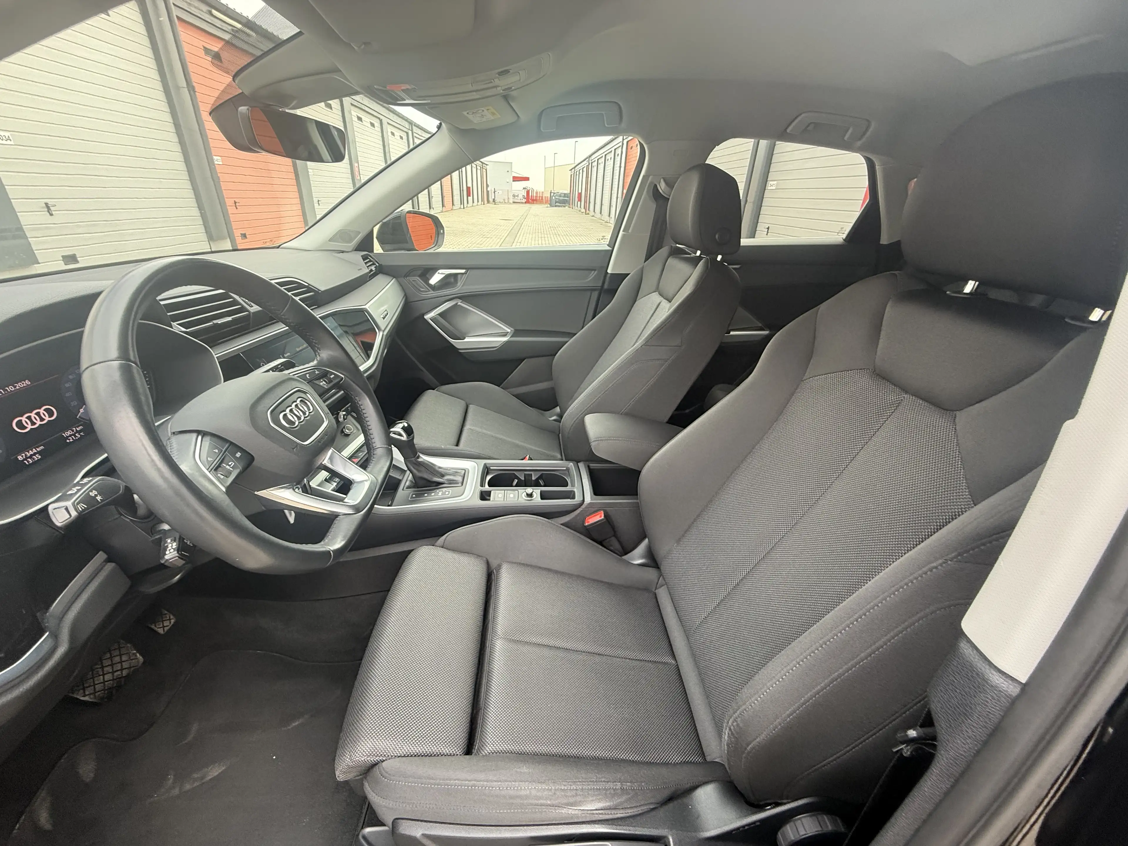 Audi Q3 35 TDI quattro — photo 13