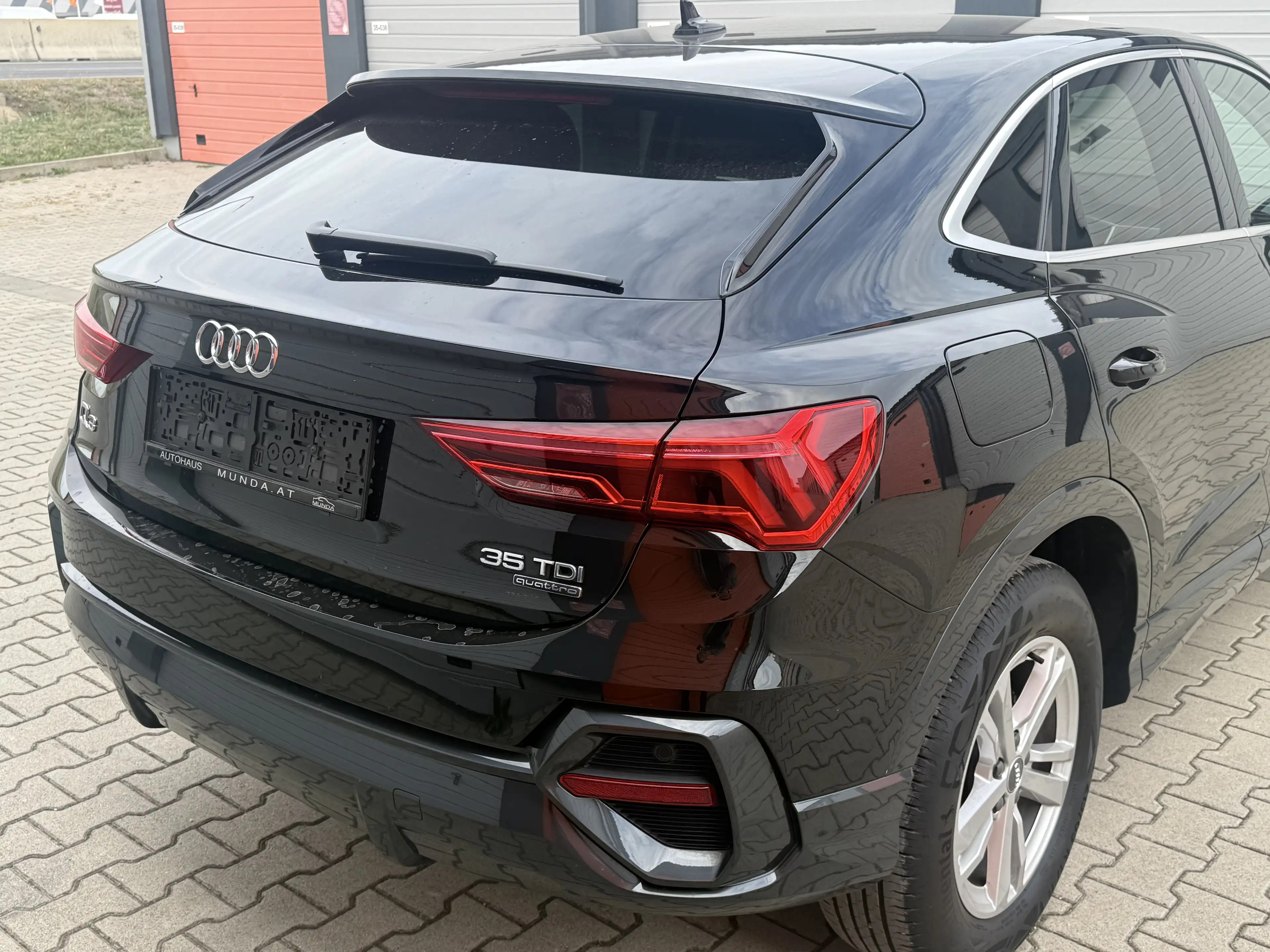 Audi Q3 35 TDI quattro — photo 7