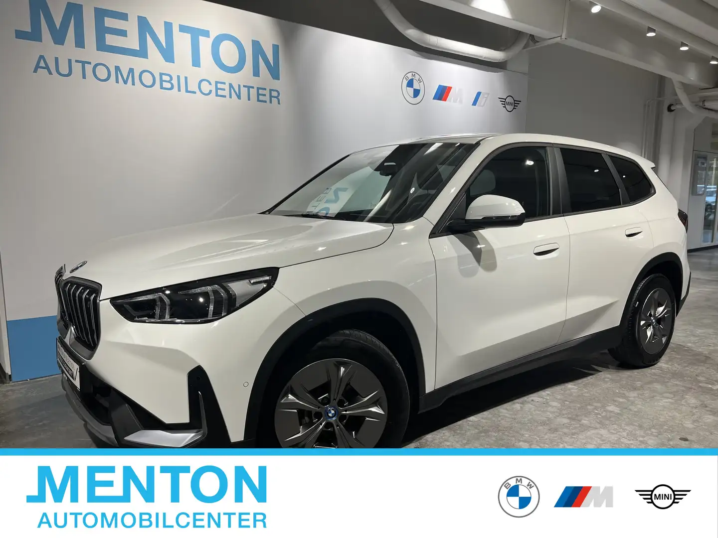 BMW iX1 xDrive30 DAB/ad.LED/RFK/aut.Heckkl. Weiß - 1