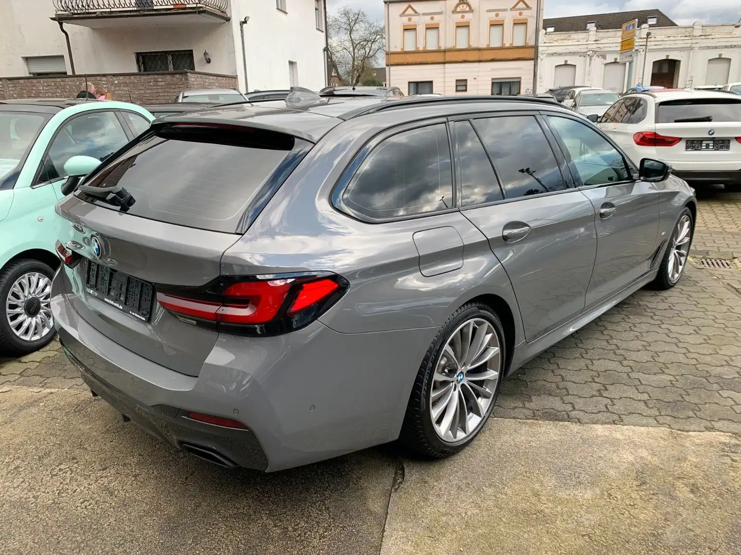 BMW 520 d xDrive M Sport M Aerodynamik M Fahrwerk Grau - 1