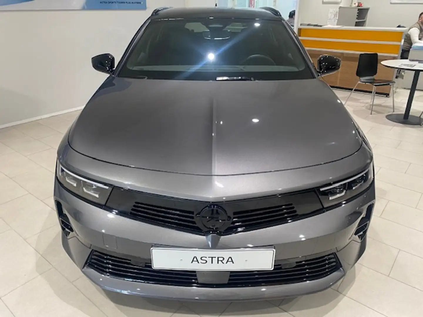 Opel Astra Sports Tourer 1.2T XHT S/S GS 130 - 2